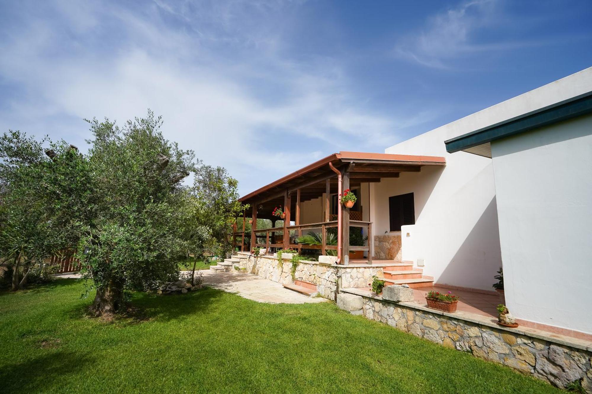 Casa Vacanza Russo Fernando Alimini Exteriör bild